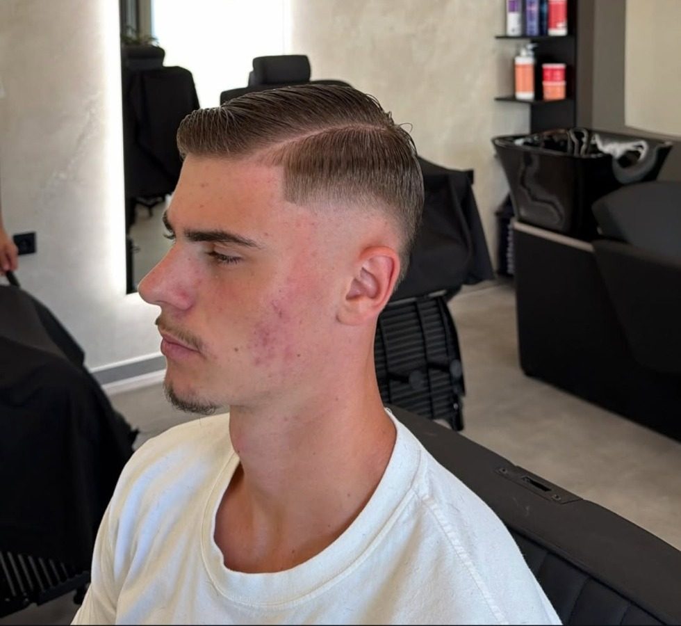 Seitenscheitel mit Skin Fade